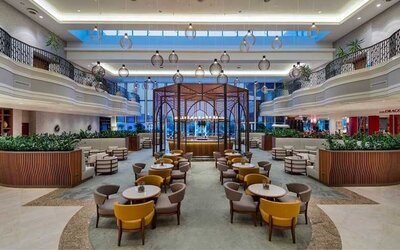 comfortable and spacious lobby and coworking space at Adana HiltonSA.