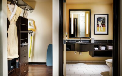 Staypineapple, The Maxwell Hotel, Seattle Center Seattle
