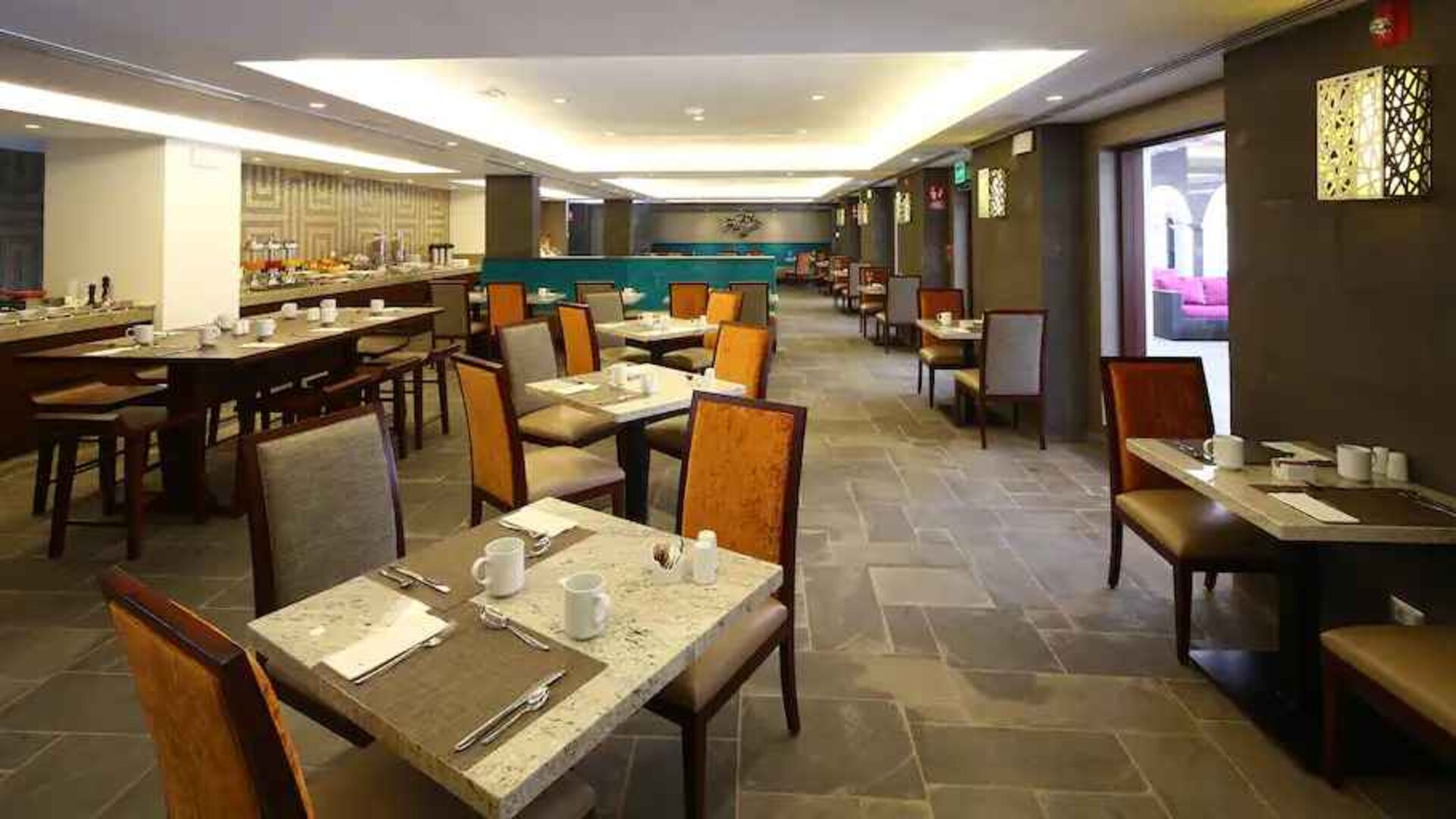 Restaurant area suitable for co-working at the Hilton Garden Inn Cusco, Peru.