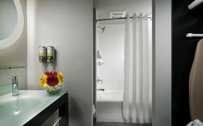 Staypineapple, Hotel FIVE, Downtown Seattle