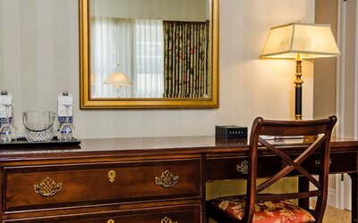Mayflower Park Hotel