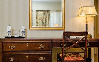 Mayflower Park Hotel
