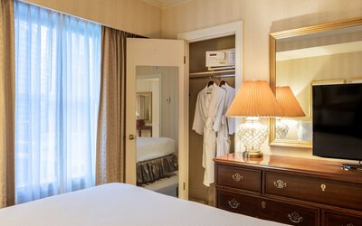 Mayflower Park Hotel