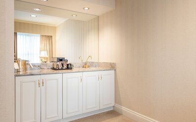 Mayflower Park Hotel