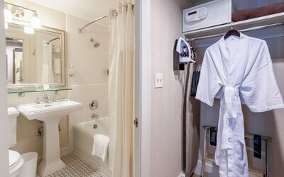 Mayflower Park Hotel