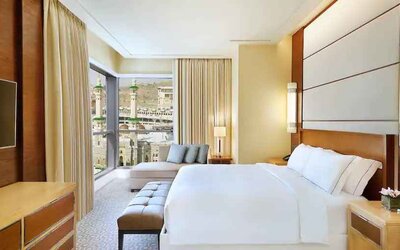 Bright king suite with view at the Conrad Makkah.