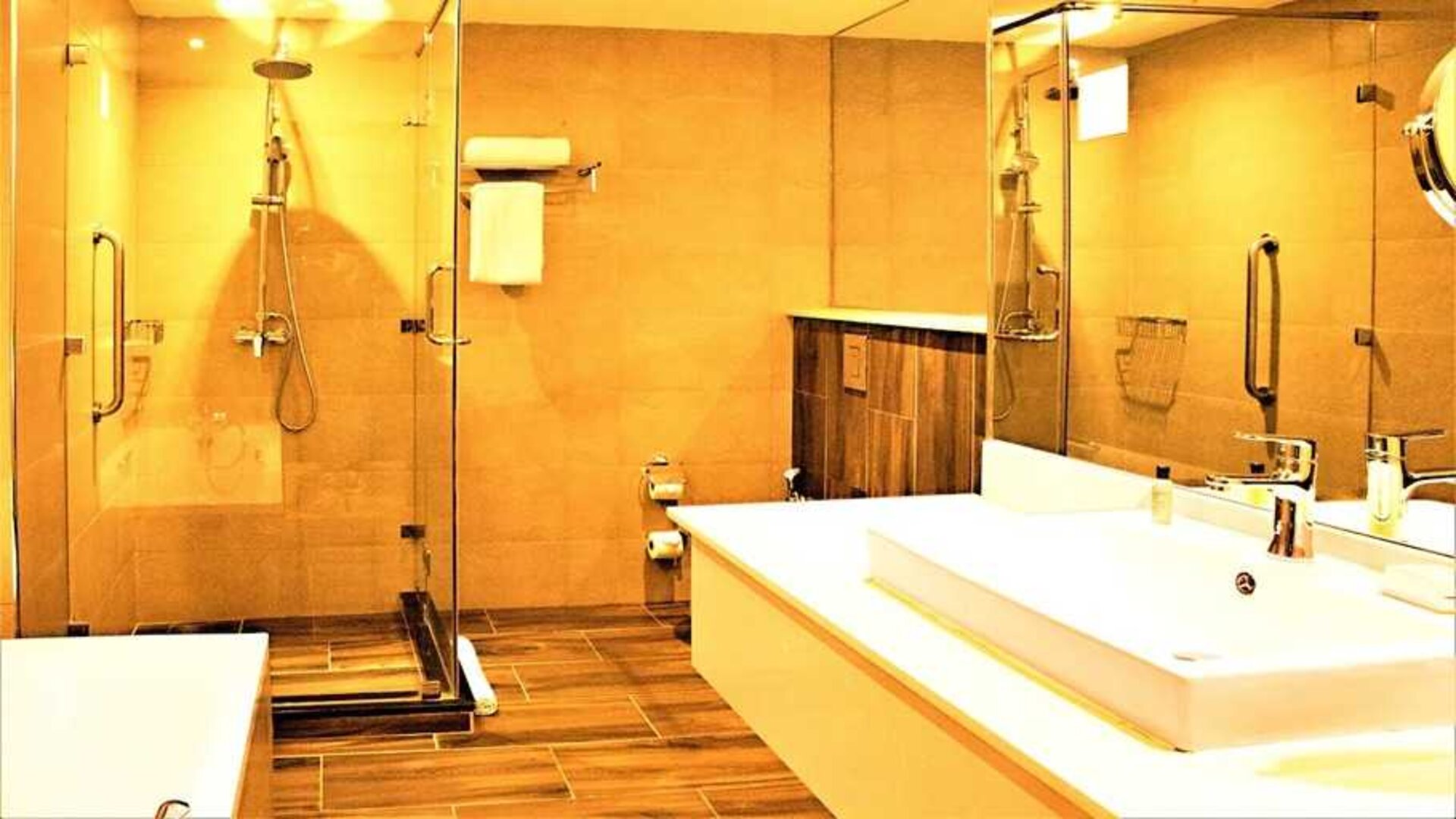 clean and spacious bathroom with shower at DoubleTree by Hilton Nairobi Hurlingham.