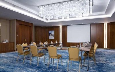 large meeting room ideal for business meetings and conferences at Hilton Astana.