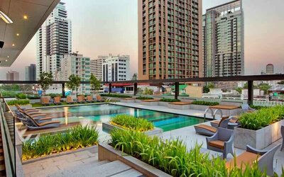 Outdoor pool area suitable as workspace at the DoubleTree by Hilton Sukhumvit Bangkok.