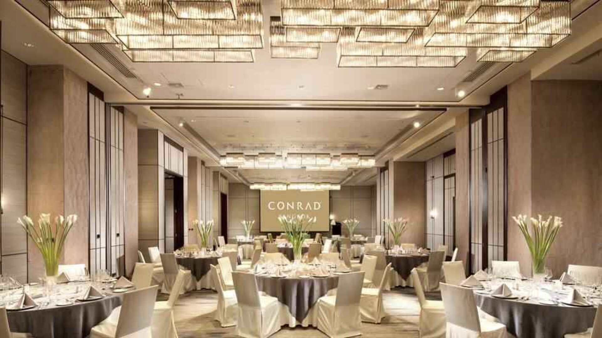 Dining area perfect for co-working at the Conrad Bangkok.