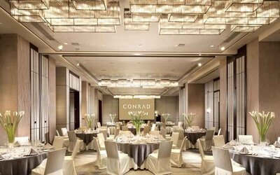 Dining area perfect for co-working at the Conrad Bangkok.