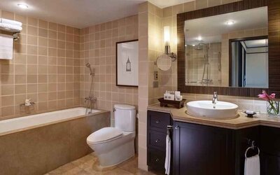 Guest bathroom at the Conrad Bangkok.