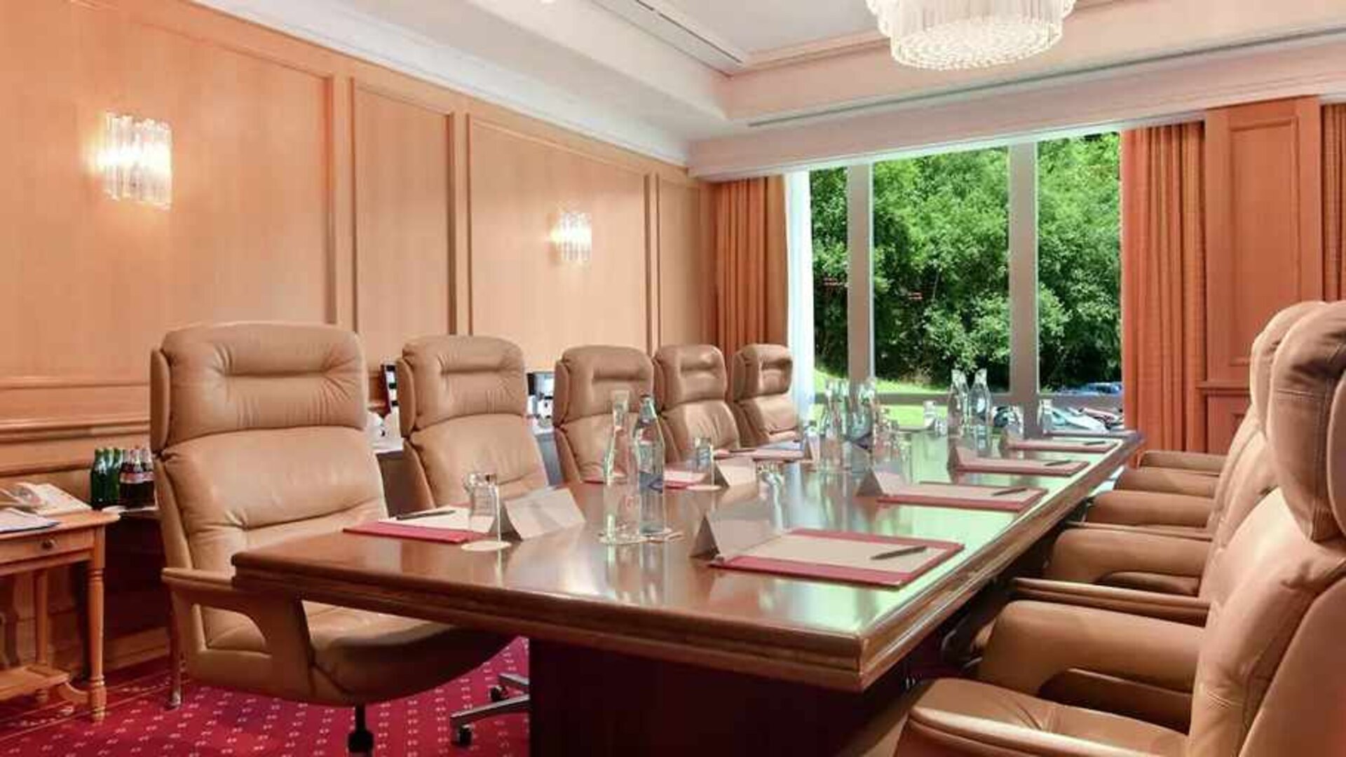 professional meeting room ideal for all business meetings at DoubleTree by Hilton Luxembourg.