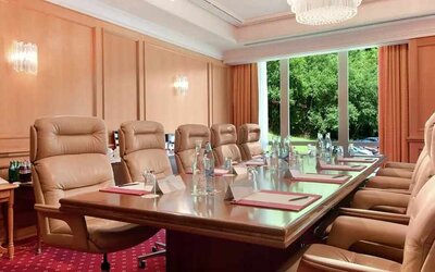 professional meeting room ideal for all business meetings at DoubleTree by Hilton Luxembourg.