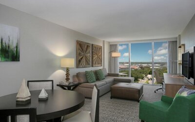 DoubleTree by Hilton at the Entrance to Universal Orlando