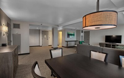 DoubleTree by Hilton at the Entrance to Universal Orlando