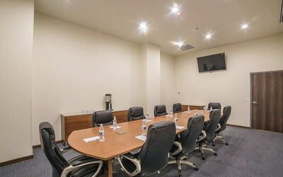 professional meeting room at Hampton Inn & Suites by Hilton Salamanca Bajio.