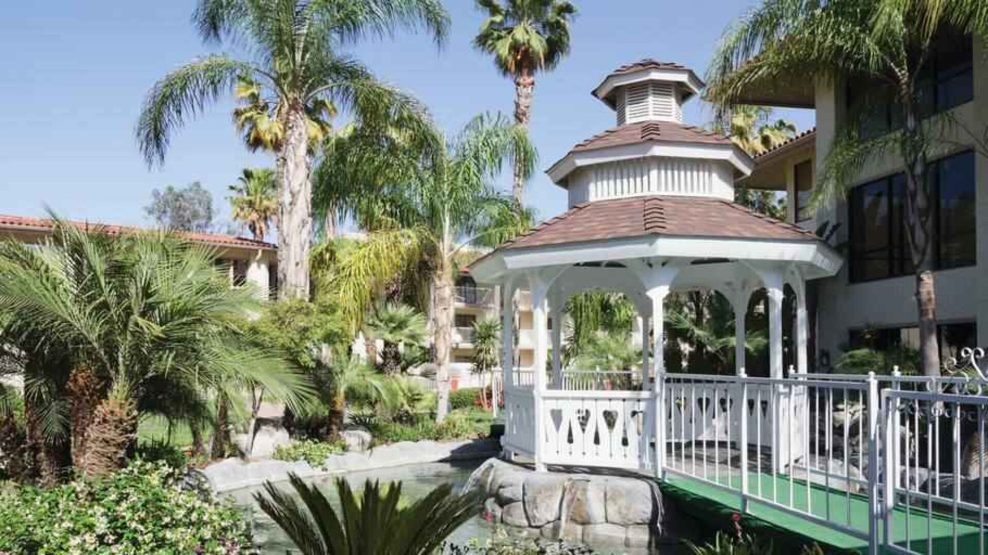 Outdoor gazebo at DoubleTree by Hilton Hotel Bakersfield.