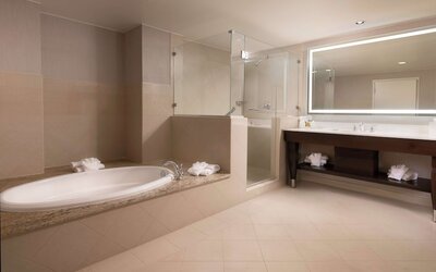 Room, 2 Queen Beds, Accessible (Roll-in Shower)