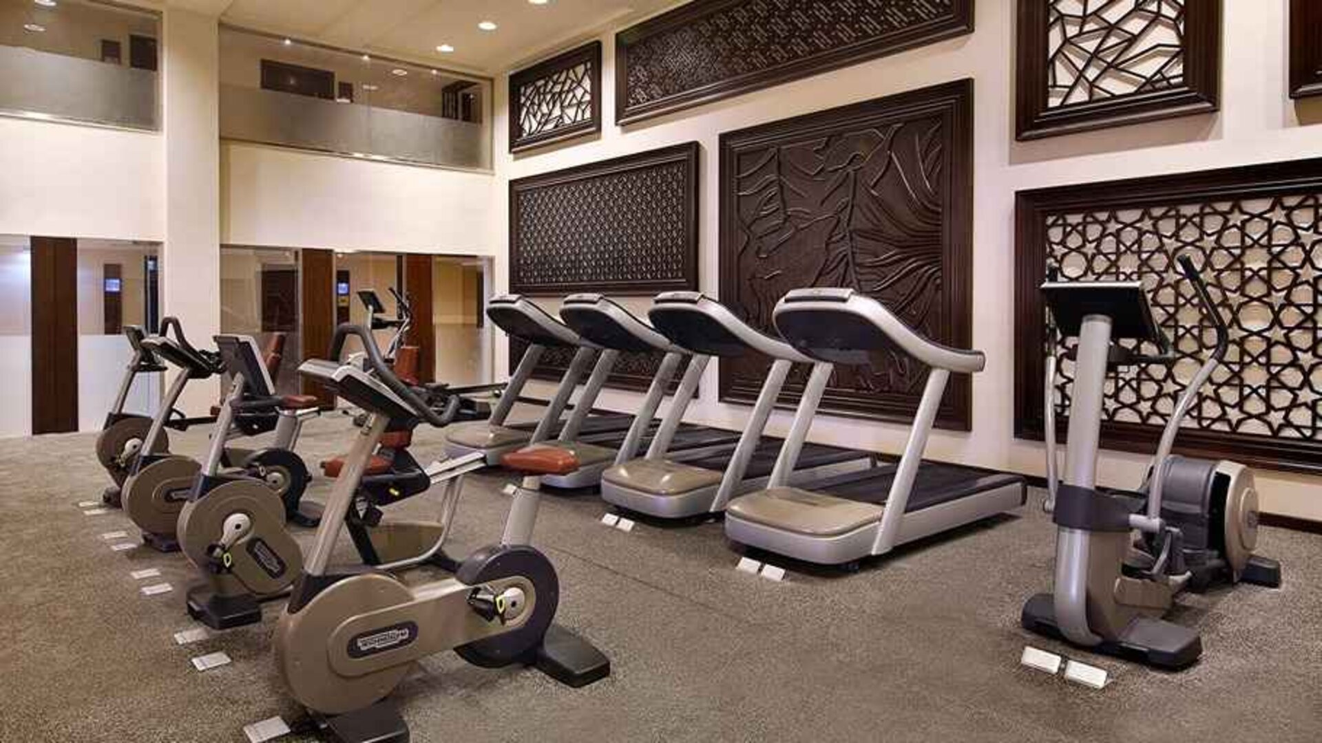 well equipped fitness center at Hilton Alexandria King's Ranch.