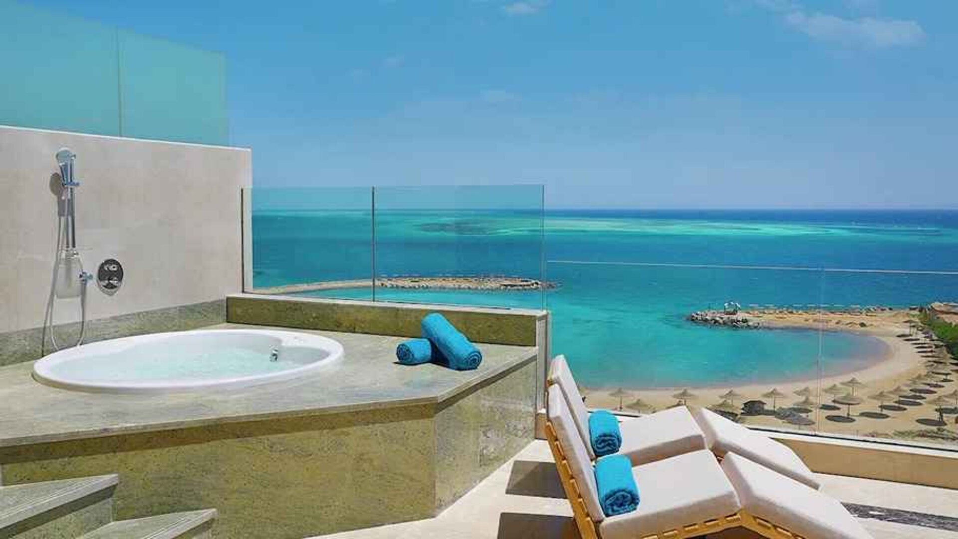 relaxing jacuzzi pool at Hilton Hurghada Plaza.