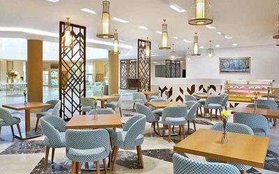 spacious lobby and coworking space at Hilton Hurghada Plaza.