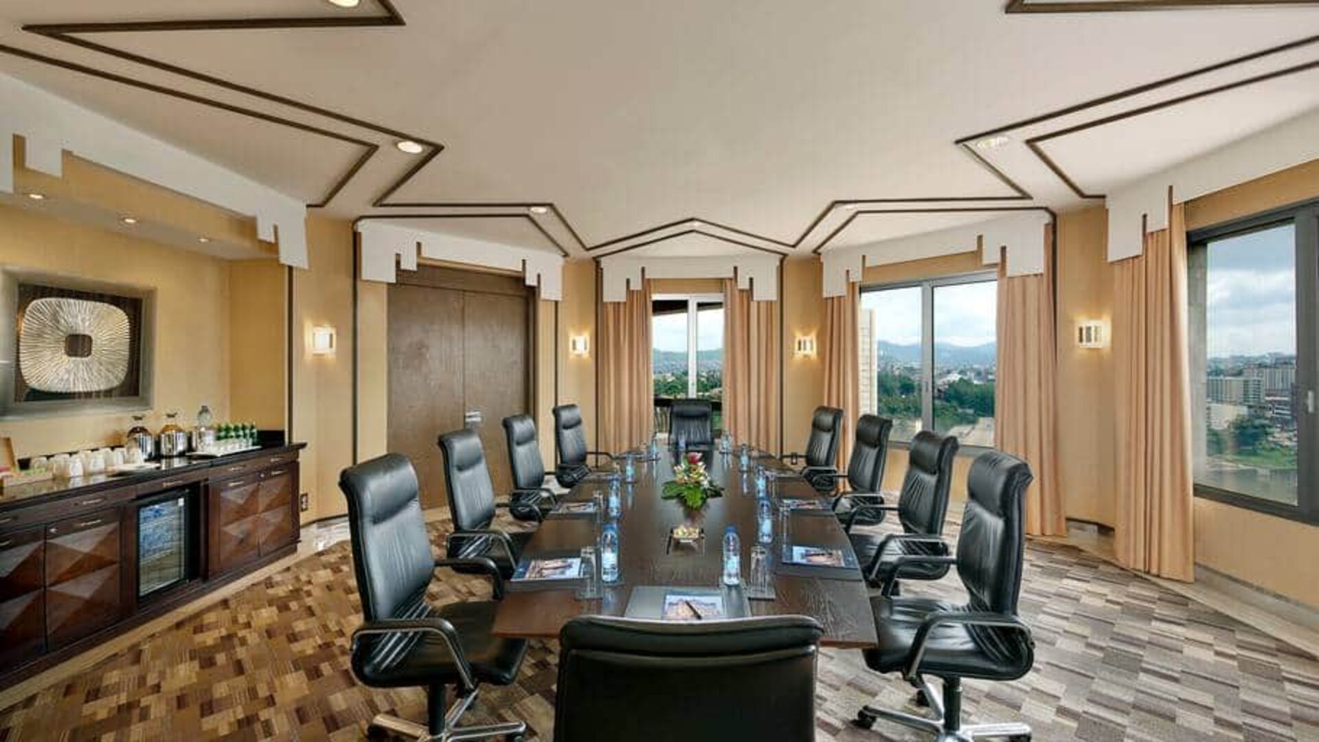 Meeting room at the Hilton Yaounde.