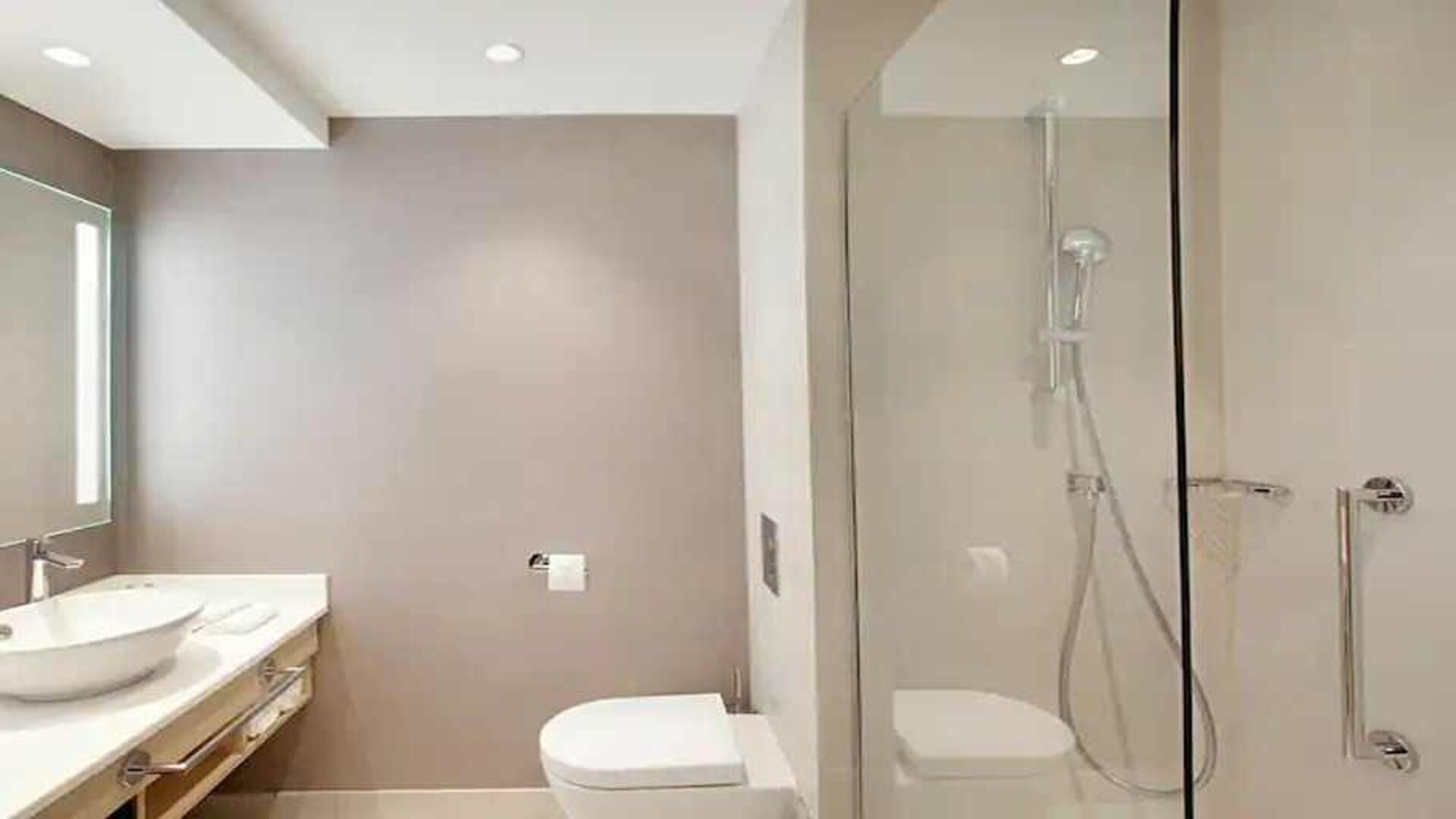clean and spacious guest bathroom with shower at Hilton Garden Inn Budapest City Centre.
