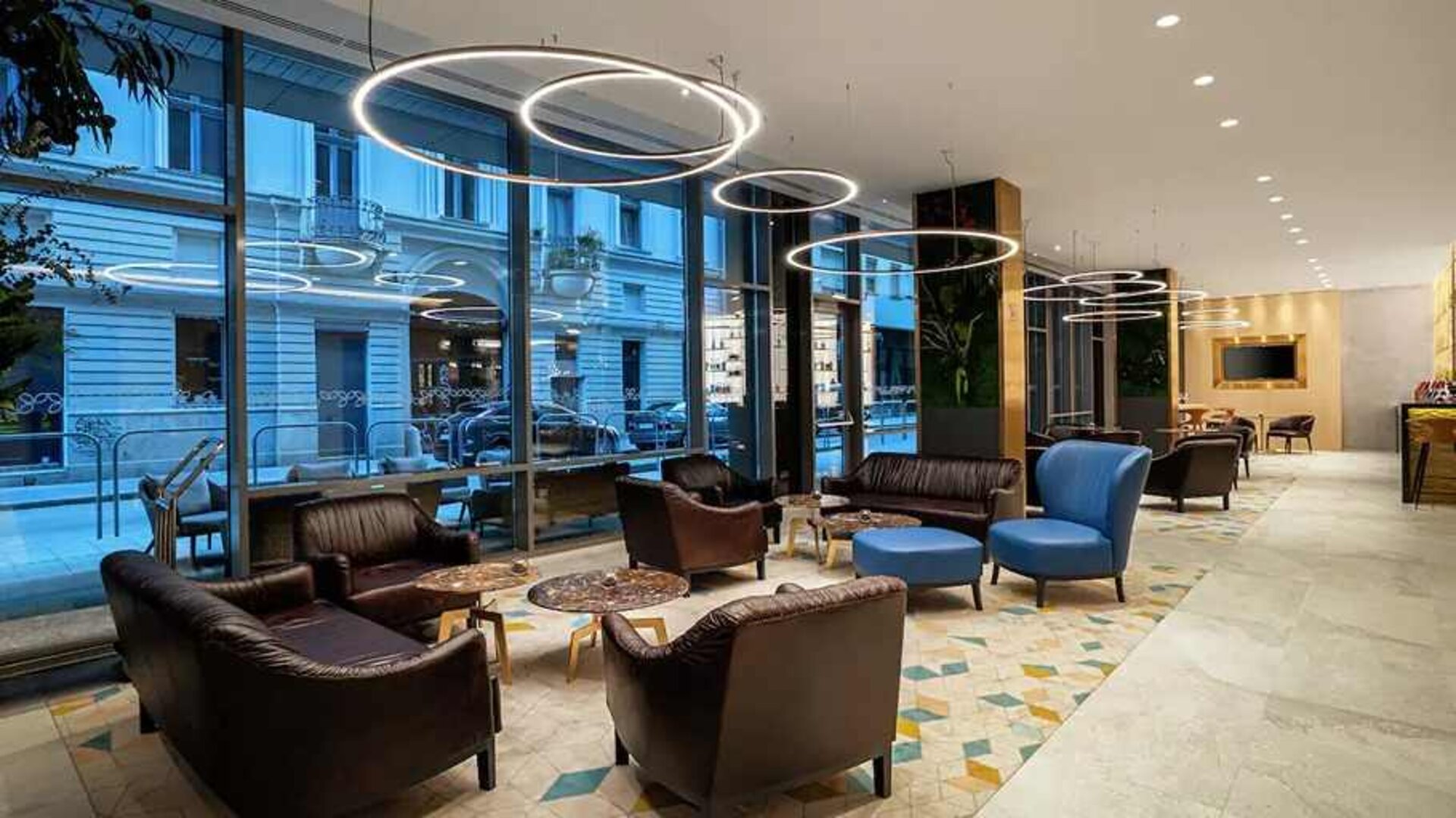 comfortable lobby and coworking space at Hilton Garden Inn Budapest City Centre.