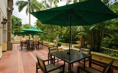 pretty outdoor terrace with seating area ideal for coworking at Hilton Princess San Pedro Sula.