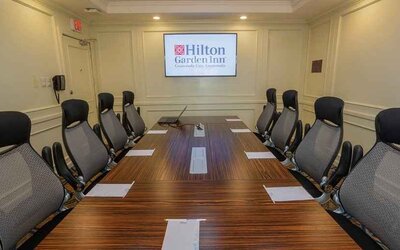 professional meeting room at Hilton Garden Inn Guatemala City.