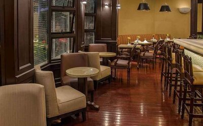 comfortable restaurant and coworking space at Hilton Garden Inn Guatemala City.