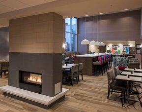 Hampton Inn & Suites Seattle/Redmond