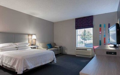 King bedroom at the Hampton Inn East Windsor.