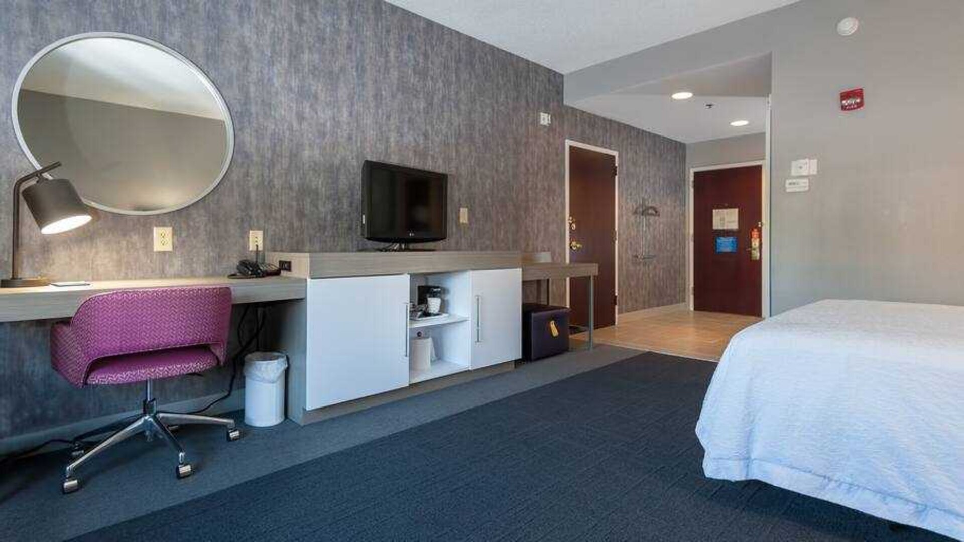 Hotel room at the Hampton Inn East Windsor.