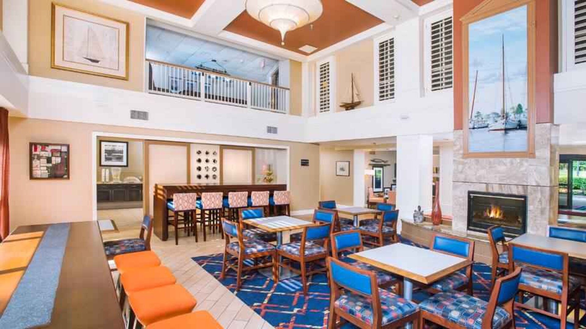 comfortable seating area ideal for coworking at Hampton Inn & Suites Annapolis.