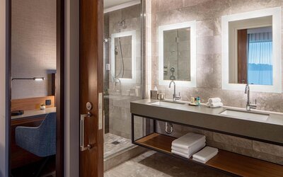 Hyatt Regency Lake Washington at Seattle’s Southport