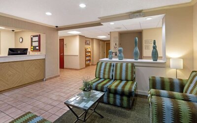 Reception and lobby area featuring guest services, comfortable seating, and easy access to hotel amenities and dining facilities.