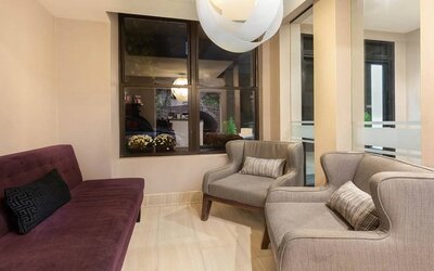 Lobby area at La Quinta Inn & Suites By Wyndham New York City Central Park.