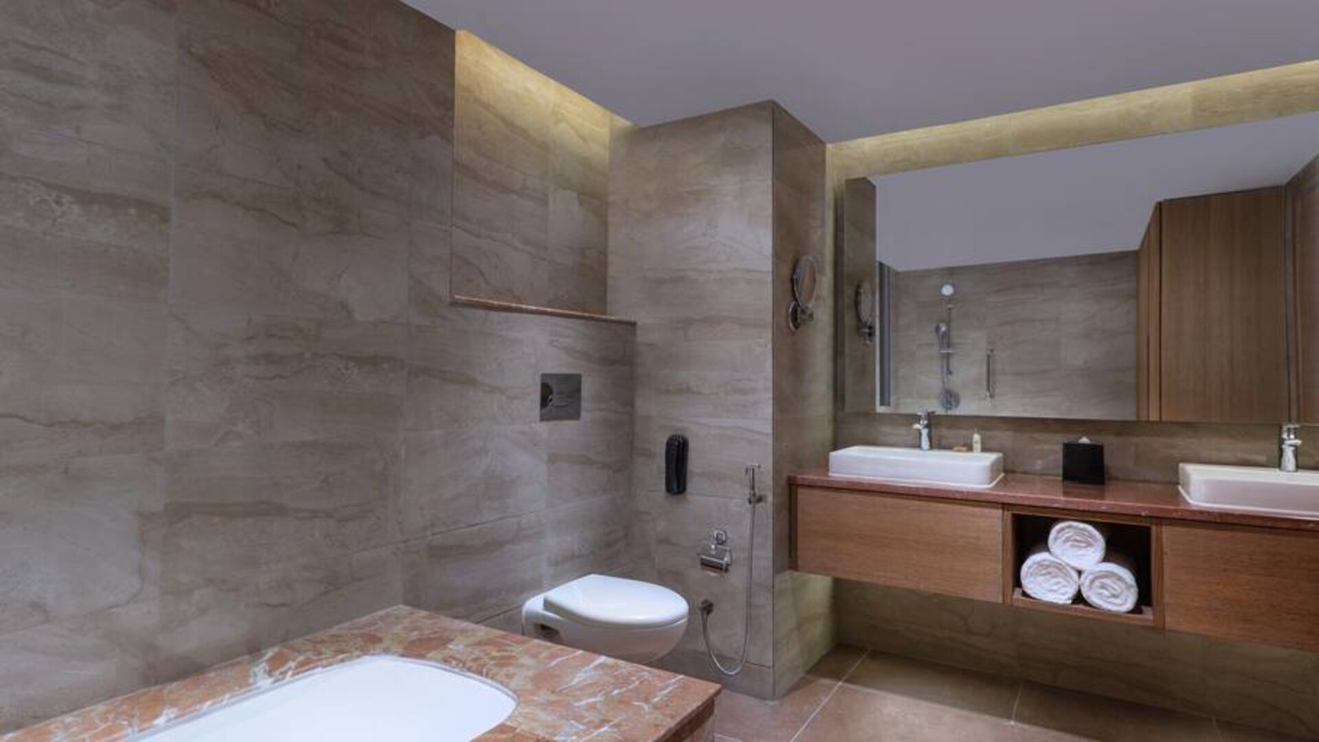 Guest bathroom at the DoubleTree by Hilton Jaipur Amer.