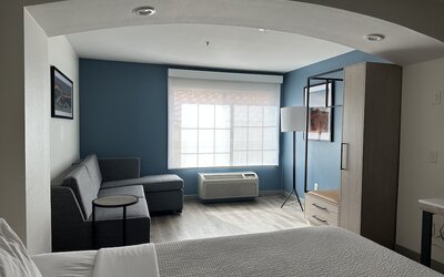 La Quinta Inn & Suites by Wyndham Albuquerque Midtown
