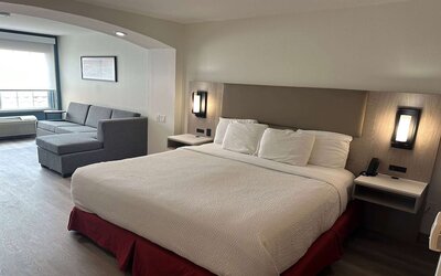 La Quinta Inn & Suites by Wyndham Albuquerque Midtown