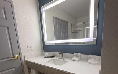 La Quinta Inn & Suites by Wyndham Albuquerque Midtown