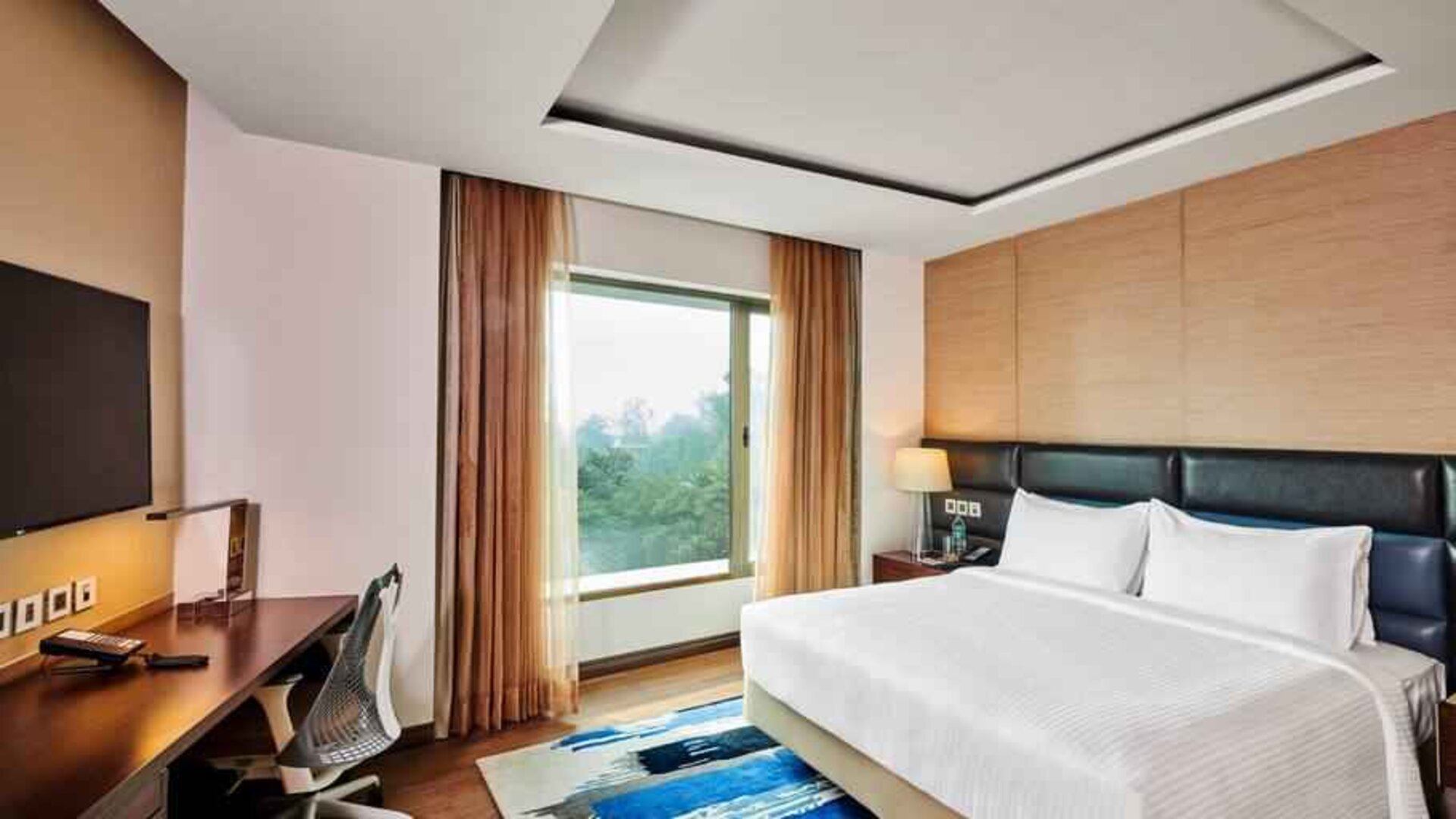 King bedroom with desk at the Hilton Garden Inn Lucknow.