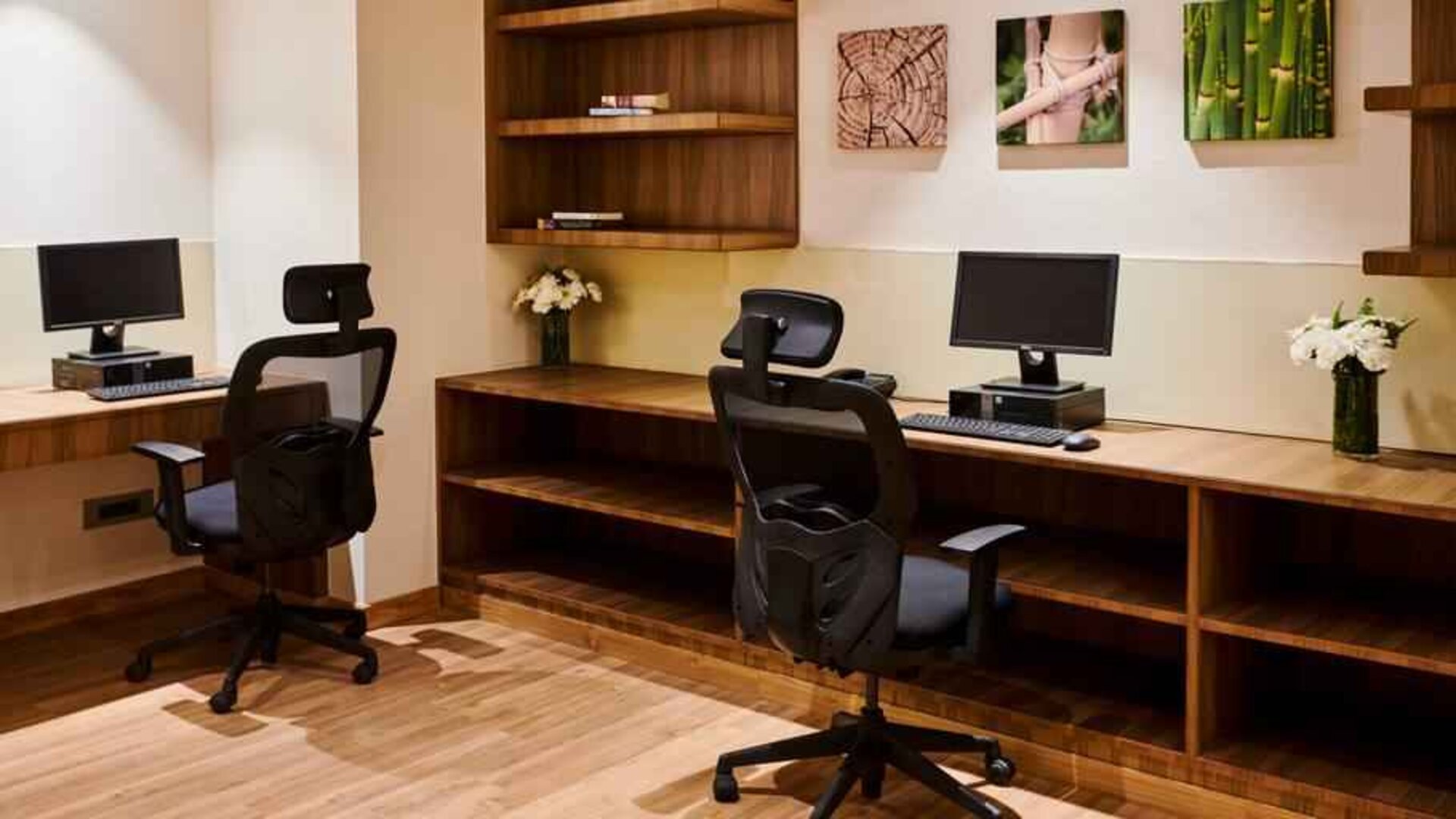 Business center with computers at the Hilton Garden Inn Lucknow.