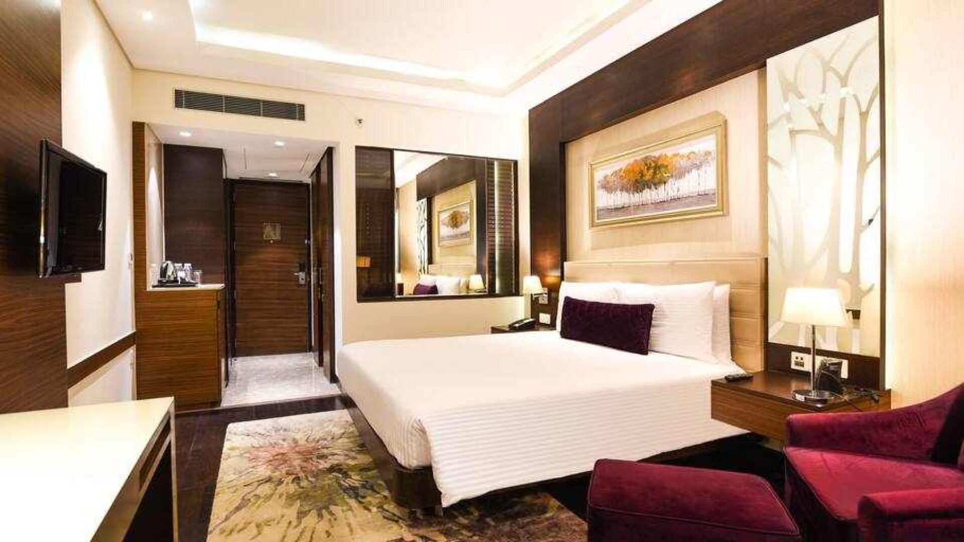 Spacious and comfortable hotel room at the DoubleTree by Hilton Gurugram Baani Square.