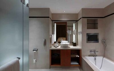 Guest bathroom at the Hilton Bangalore Embassy GolfLinks.