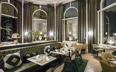 Dining area at the Hilton Brussels Grand Place .