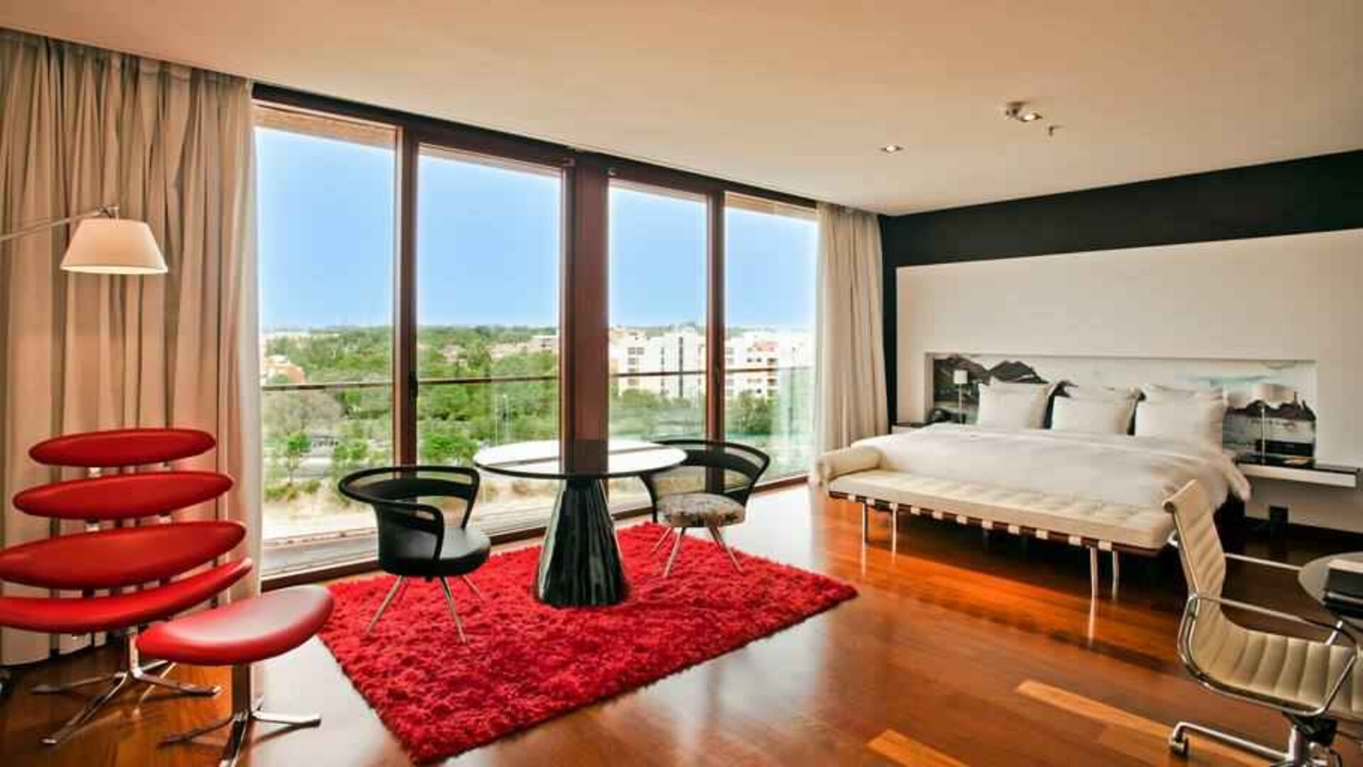 King suite with working station at the Hilton Madrid Airport.