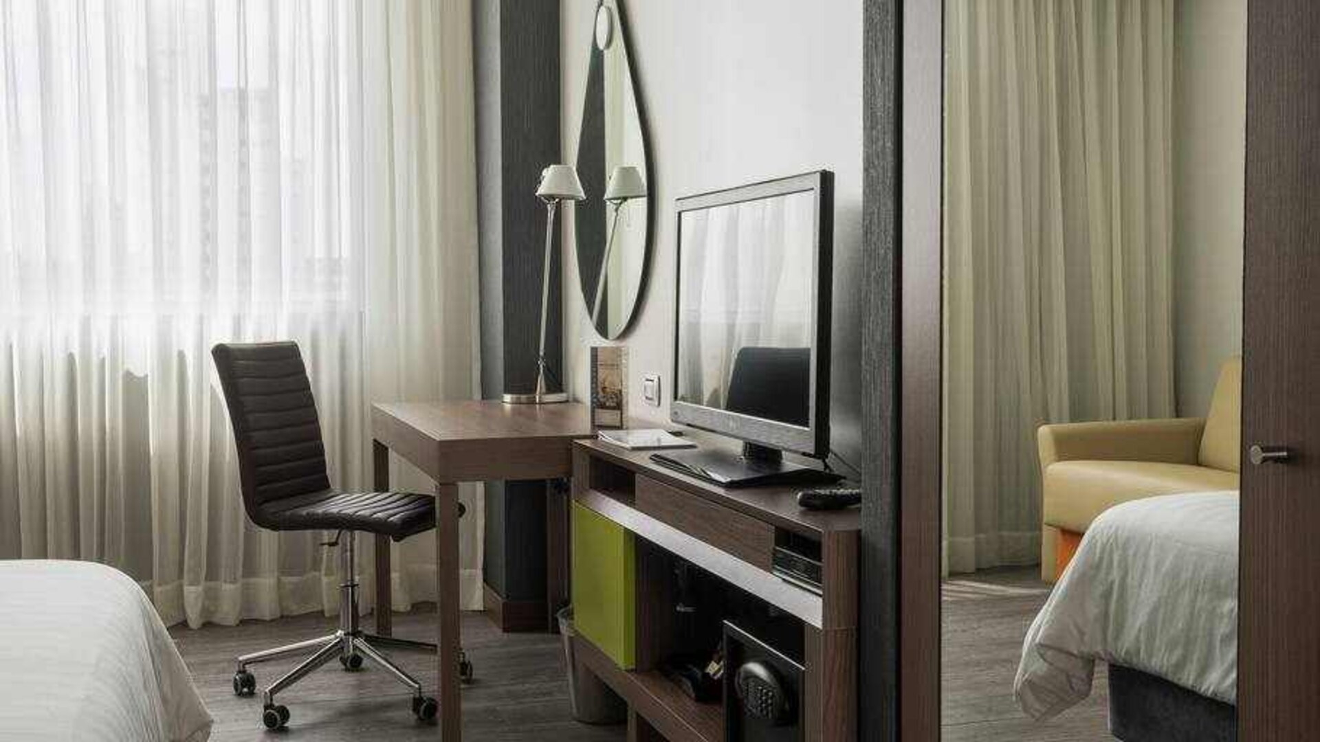 Working station in a hotel room at the Hampton by Hilton Barranquilla.